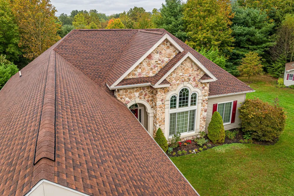 Hickory-blend shingle roof, photo 2