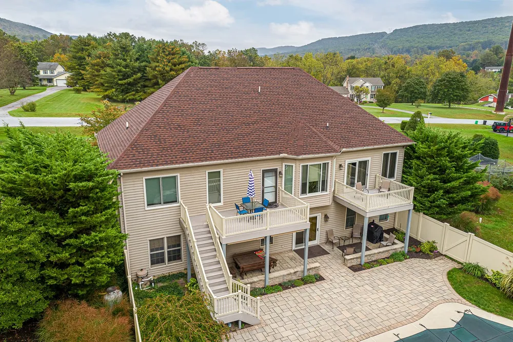 Hickory-blend shingle roof, photo 3