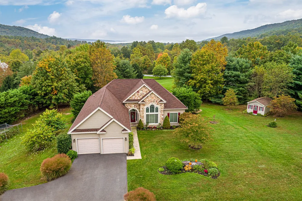 Hickory-blend shingle roof, photo 4