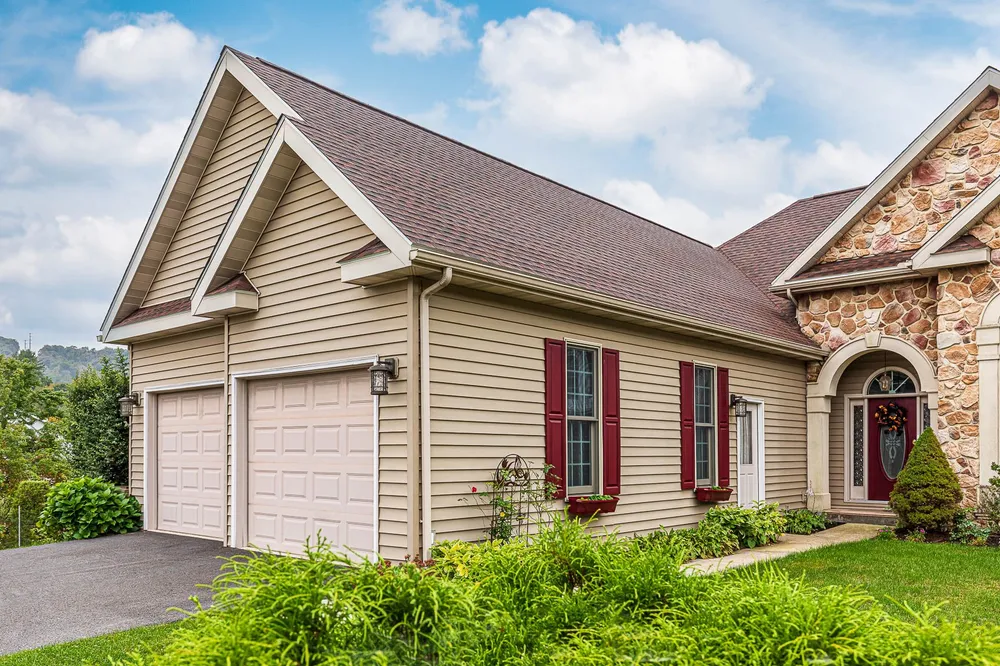 Hickory-blend shingle roof, photo 5