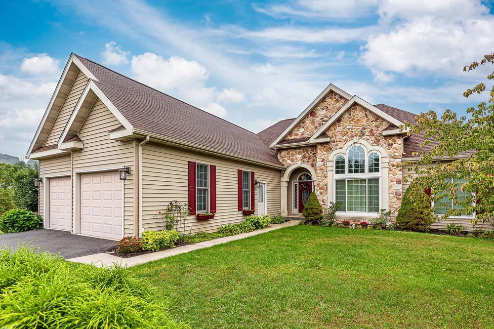 Hickory-blend shingle roof, photo 6