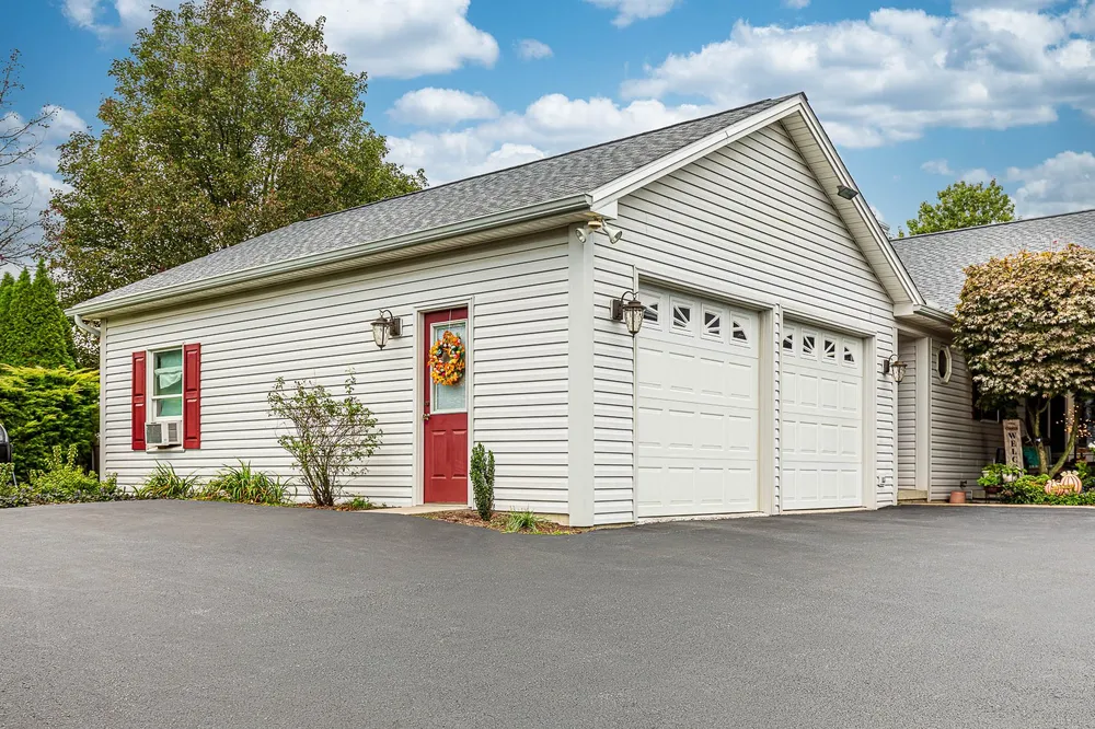 Pewter-gray architectural shingle roof, photo 2