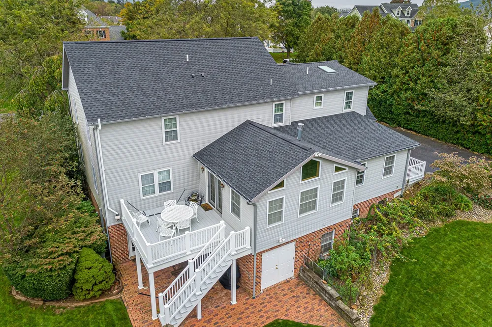 Charcoal architectural shingle roof, photo 1