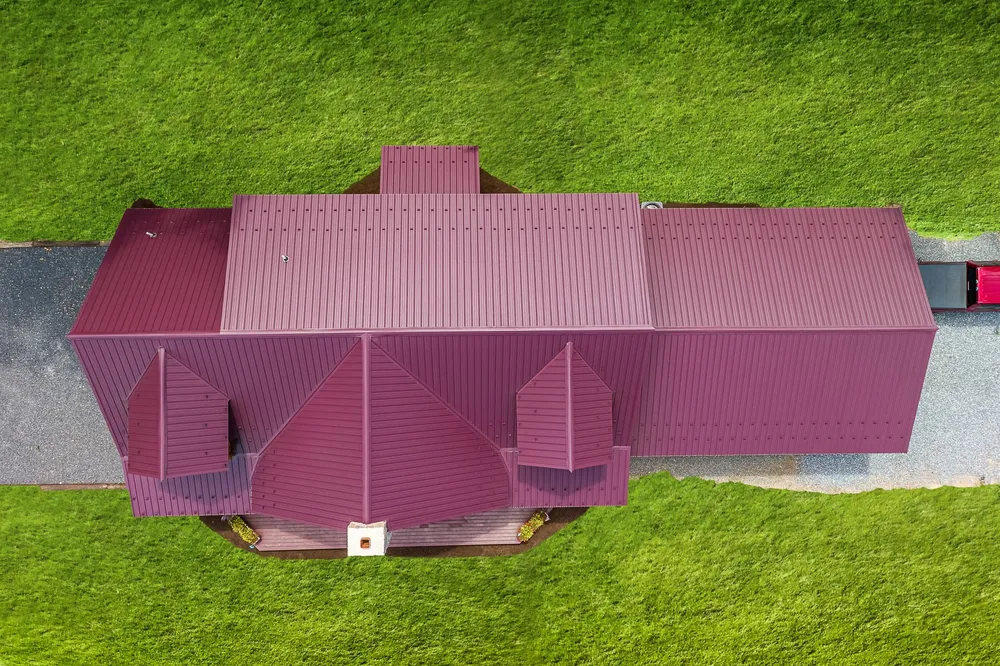 Log home with red standing-seam metal roof, photo 3
