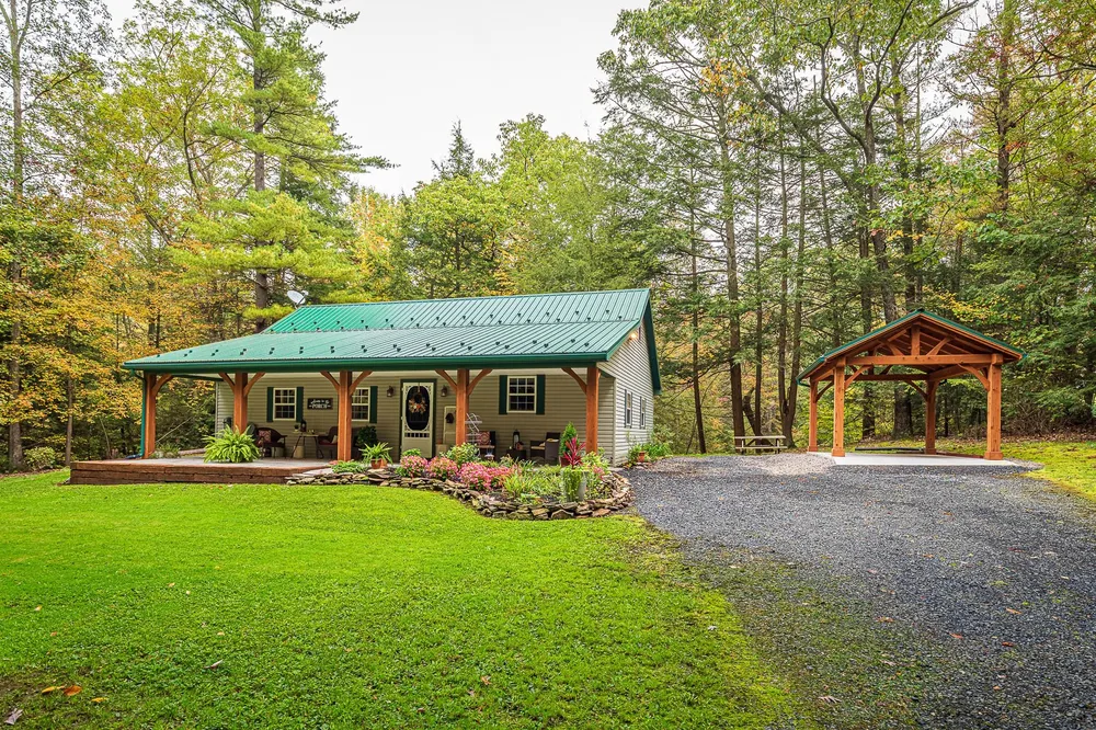 Evergreen metal roof, photo 5