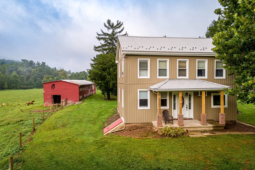 Full lap-siding makeover, photo 3