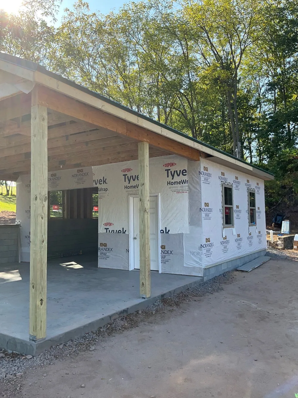 Detached Garage Construction with Vinyl Siding and Metal Roof, Lykens, PA, photo 3